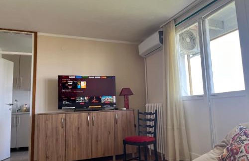 Novi Beograd Apartment | Comfort & Style Panoramic Urban Retreat