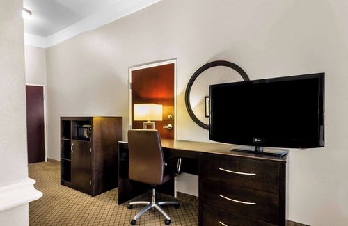 Katy Hotel | Comfort Suites at Katy Mills