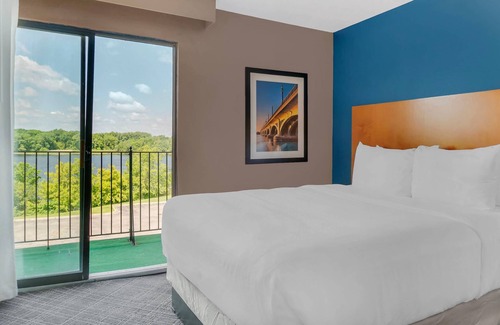 Auburn Hills Hotel | Comfort Suites Auburn Hills-Detroit