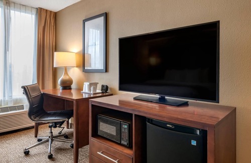Southside Hotel | Comfort Suites Baymeadows Near Butler Blvd
