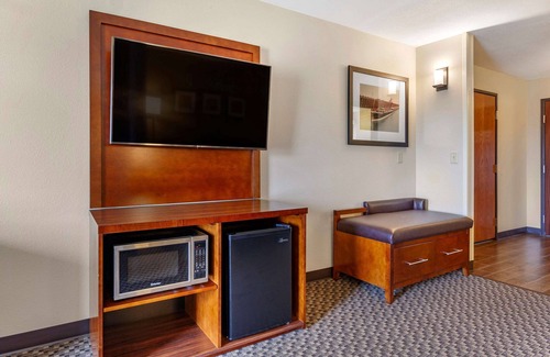 Escanaba Hotel | Comfort Suites Escanaba