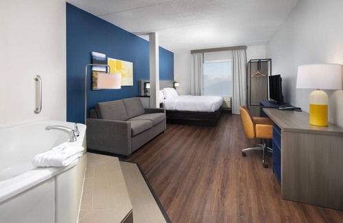Skyland Hotel | Comfort Suites Outlet Center