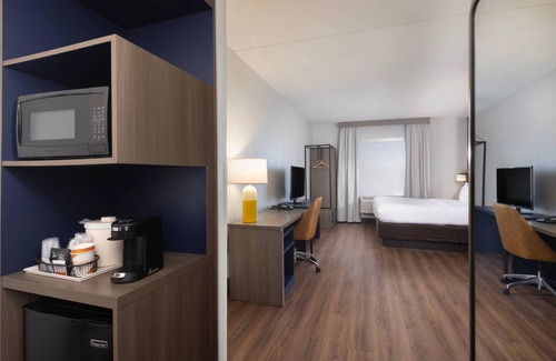 Skyland Hotel | Comfort Suites Outlet Center