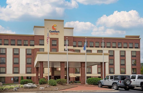 Skyland Hotel | Comfort Suites Outlet Center