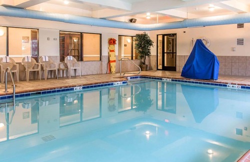 Wixom Hotel | Comfort Suites Wixom - Novi