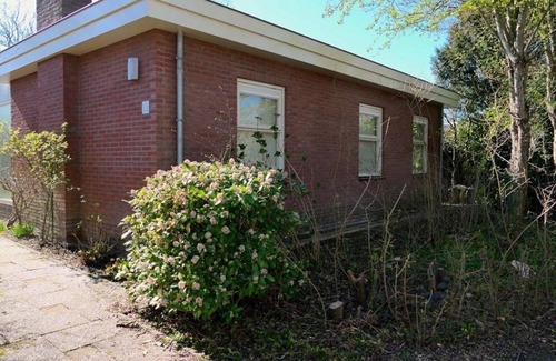 Sint Maartensvlotbrug House | Comfortable, sunny holiday home on Park Campanula, 2 bedrooms, WiFi, close to beach, forest and dunes