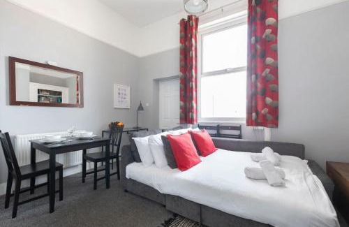 Cheltenham Apartment | Comfortable 1-Bed Flat Near Pittville Park