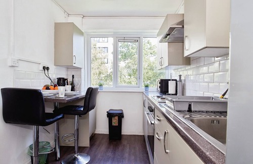 The Westside Apartment | Comfortable 1BR Birmingham Flat - City Hideaway Fast Wifi Sleeps 4 Free Parking