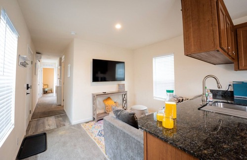 San Luis Obispo House | Comfortable 2-Bedroom SLO bungalow house
