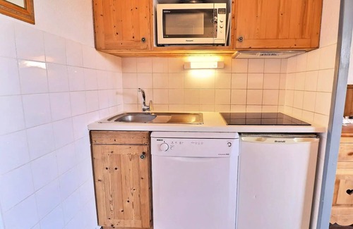La Perriere Apartment | COMFORTABLE 2-ROOM APARTMENT, SKI-IN/SKI-OUT, CLOSE TO SHOPS