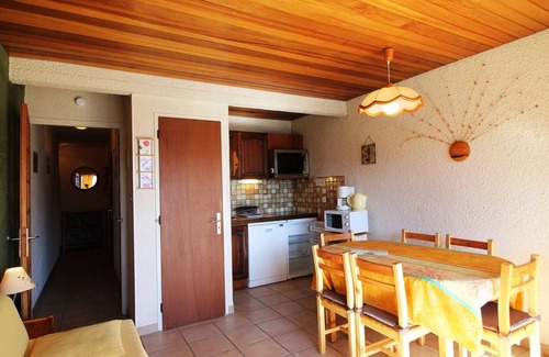 Auris Apartment | Comfortable 2-room flat at the foot of the slopes with balcony and free parking