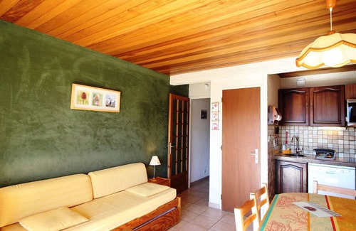 Auris Apartment | Comfortable 2-room flat at the foot of the slopes with balcony and free parking