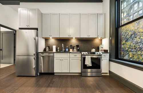 Downtown Pittsburgh Apartment | Comfortable 2BR — Convenient to Steelers Stadium