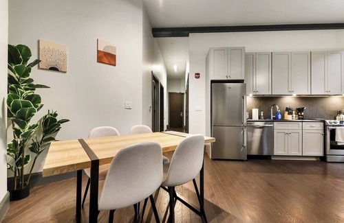 Downtown Pittsburgh Apartment | Comfortable 2BR — Convenient to Steelers Stadium