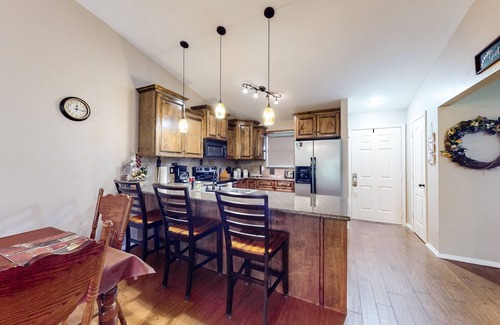 Table Rock Condo | Comfortable, 2nd-floor condo with balcony, washer/dryer, pools, & clubhouse