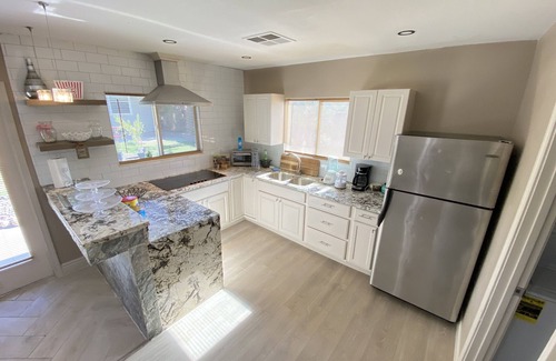 Fresno House | Comfortable 3 Bedroom Home in Cozy Neighborhood