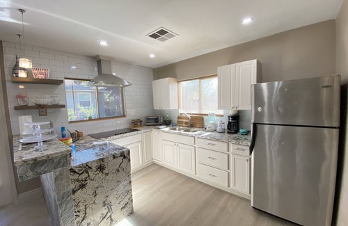 Fresno House | Comfortable 3 Bedroom Home in Cozy Neighborhood