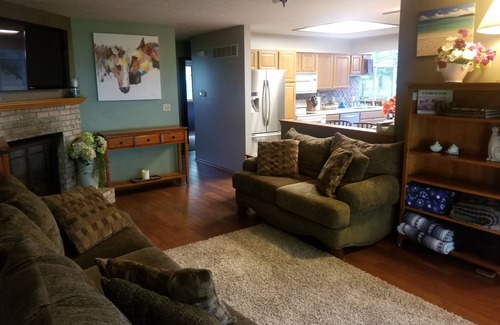 Lincoln House | Comfortable 3BR home in SW Lincoln. Close to downtown! Self Check In, sleeps 8