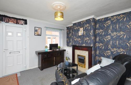 Hucknall House | Comfortable 4-Bed House in Hucknall Nottingham
