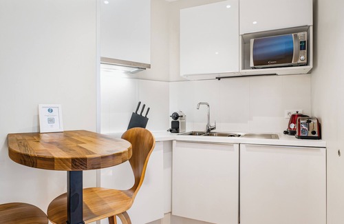 Hotel de Ville - Quinconces Apartment | Comfortable 4-star studio in the heart of Bordeaux