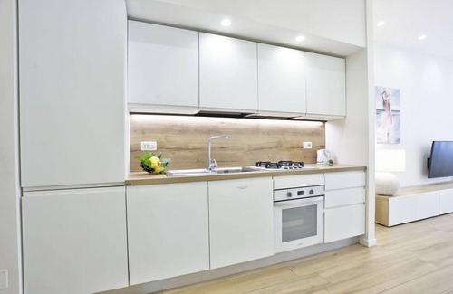 Vomero Apartment | Comfortable and bright apartment perfect for 2 people and equipped with all comforts, including a spacious 15 sqm balcony ideal for relaxing moments. The apartment is located in Via Cimarosa, in the lively Vomero district, an ideal area for all types of