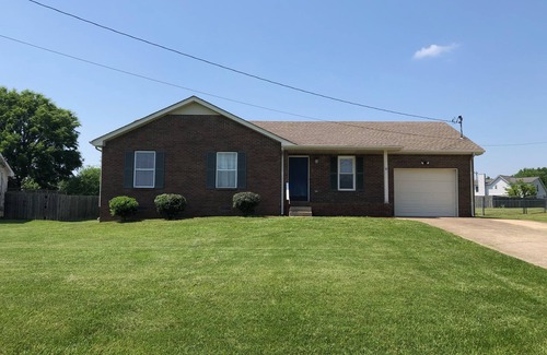 Clarksville House | Comfortable and convenient 3 bedroom home, off I-24 close to everything.