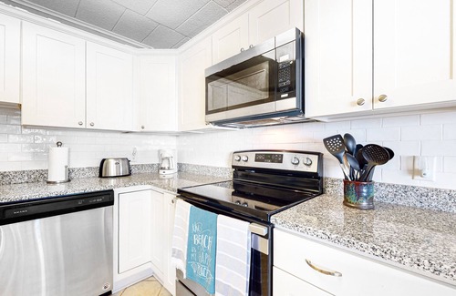 Midtown Ocean City House | Comfortable and Convenient Oceanside Condo w/Shared Pool, Free WiFi, & Balcony
