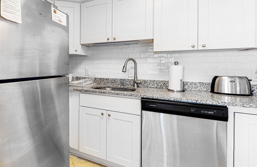 Midtown Ocean City House | Comfortable and Convenient Oceanside Condo w/Shared Pool, Free WiFi, & Balcony