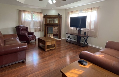 Perrysburg House | Comfortable and Roomy 5BR House with Enough Space for All!