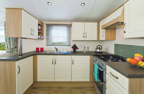 Hexham House | Comfortable and spacious 12ft-wide caravan with one double and one twin.