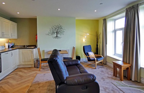 Barmouth Apartment | Comfortable apartment with fabulous views and shared terrace.