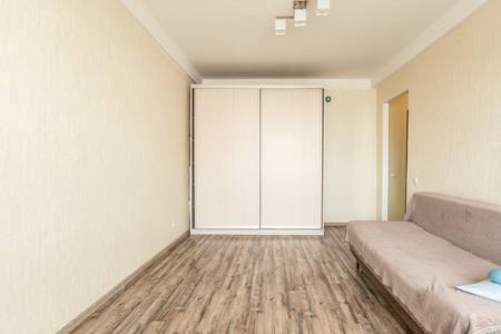 Dniprovs'kyi District Apartment | Comfortable Apartment on the River Bank
