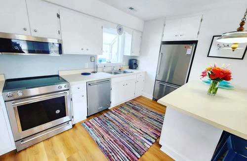 Holden Beach House | Comfortable, bright and sunny beach house. Steps away from beach access.