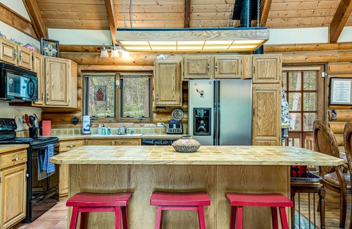 Divide House | Comfortable cabin home w/wood fireplace, mountain views, National Forest access