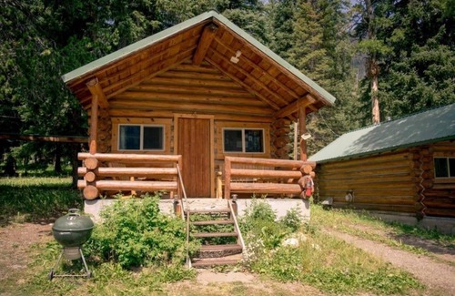 Cooke City-Silver Gate Cabin | Comfortable Cabin next to Yellowstone National Park