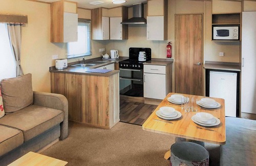 Mablethorpe and Sutton House | Comfortable caravan with one double and two twin.