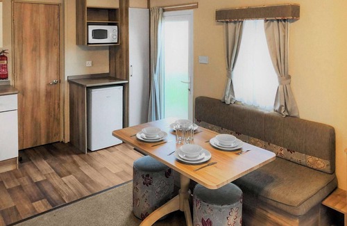 Mablethorpe and Sutton House | Comfortable caravan with one double and two twin.