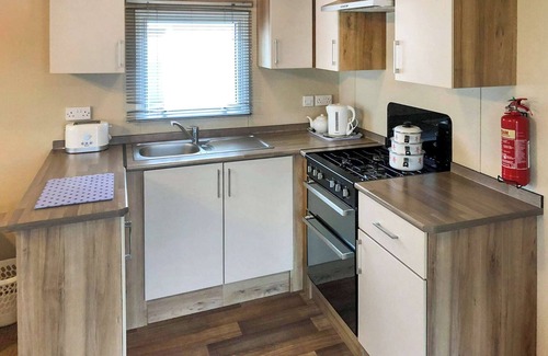 Mablethorpe and Sutton House | Comfortable caravan with one double and two twin.