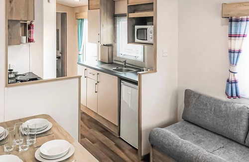 Chapel Saint Leonards House | Comfortable caravan with one double and one twin.