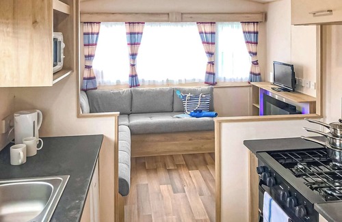 Chapel Saint Leonards House | Comfortable caravan with one double and one twin.