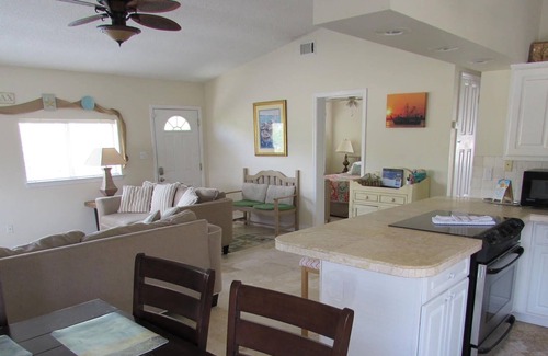 Pensacola Beach Cottage | Comfortable Cottage a Block Away from Beach