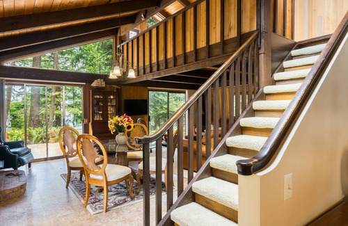 La Conner House | Comfortable Cottage With Western View, Just 3 Miles To Downtime La Conner!