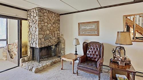 Mammoth Lakes Apartment | Comfortable Cozy 2 Bedroom Condo with Loft!