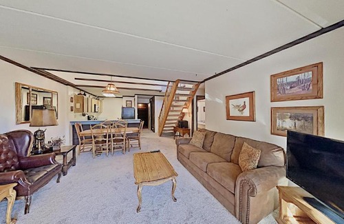 Mammoth Lakes Apartment | Comfortable Cozy 2 Bedroom Condo with Loft!