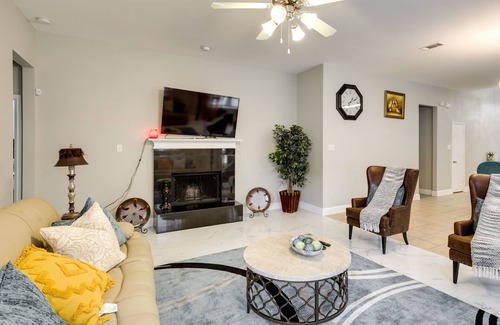 Dallas House | Comfortable Dallas Abode w/ Backyard & Office!