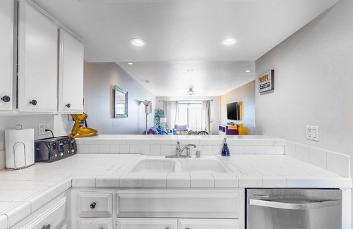 Rancho Mirage Condo | Comfortable, dog-friendly condo in a gated community w/a shared pool