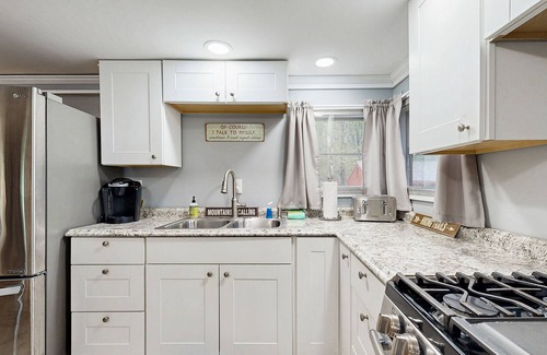 Central Vermont- Killington House | Comfortable dog-friendly home w/pond view, deck, gas grill, wifi, TVs, kitchen