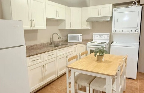 Burnaby House | Comfortable + Economic 2 Bedroom Suite