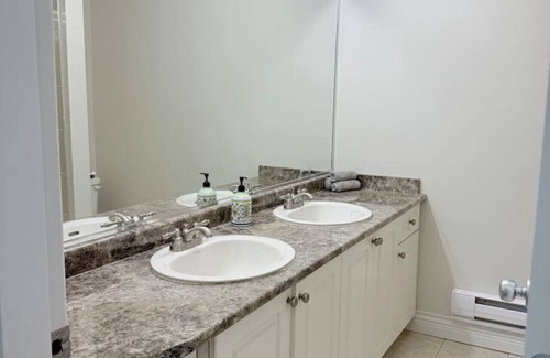 Burnaby House | Comfortable + Economic 2 Bedroom Suite