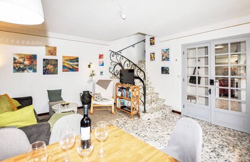 Le Boulou House | Comfortable, family friendly cottage with outdoor jacuzzi.